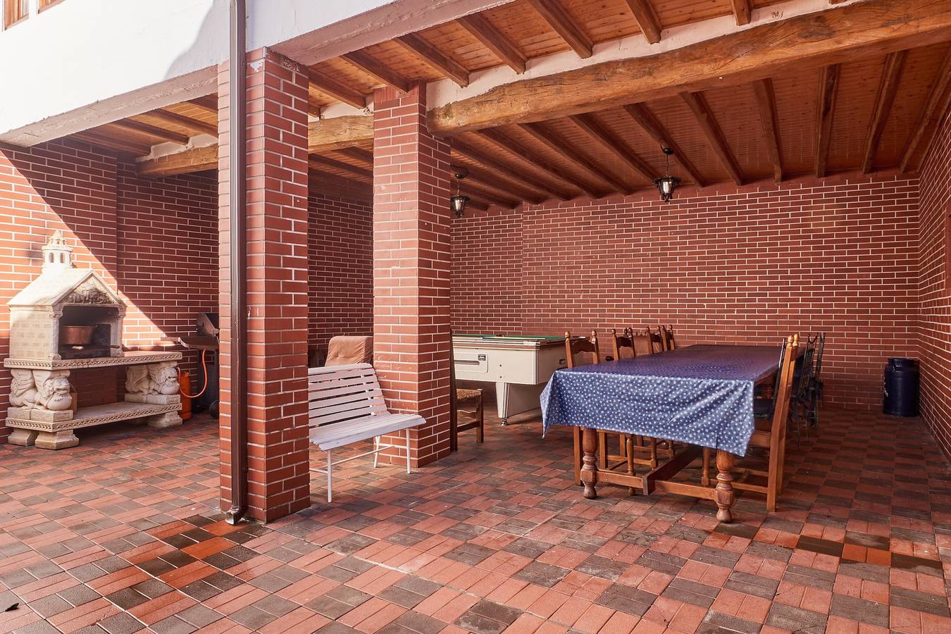 Casa rural 'El Capricho Del Tejar' con piscina compartida, terraza privada y Wi-Fi in Cimanes del Tejar, Cordillera Cantábrica