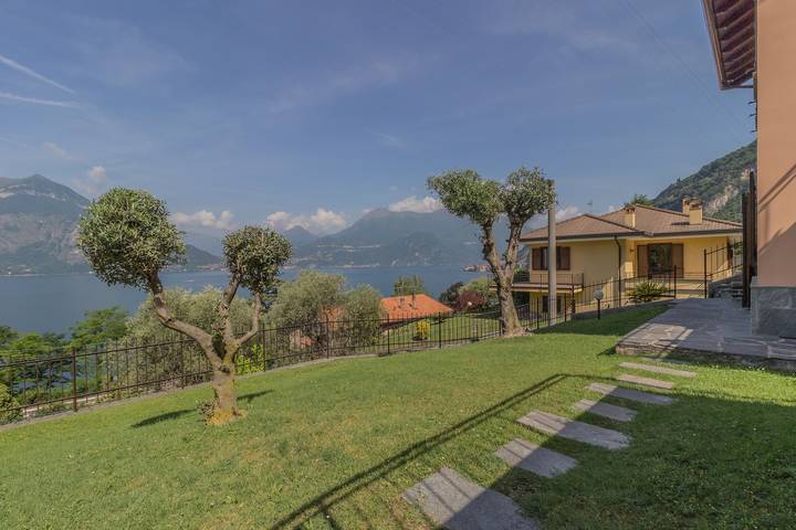Vakantiehuis voor 2 personen, with Terras and Tuin as well as Uitzicht op het meer in Gemeente Varenna