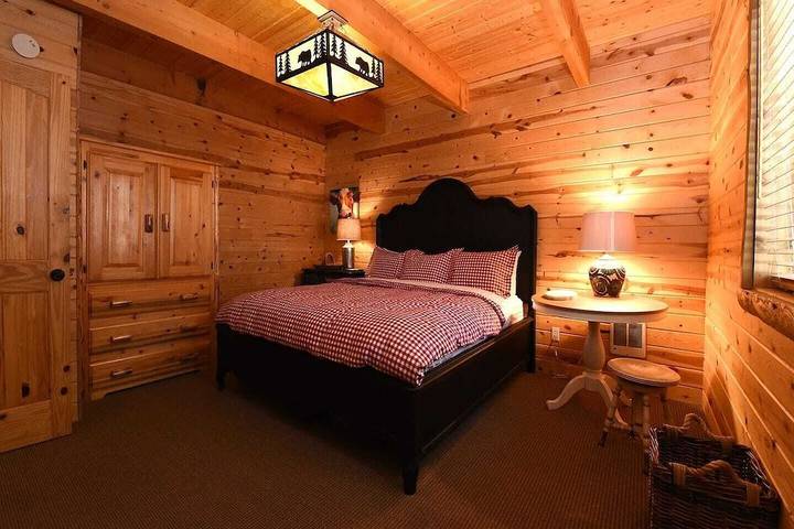 Glamping for 20 people, with hot tub and yard as well as balcony in Idaho