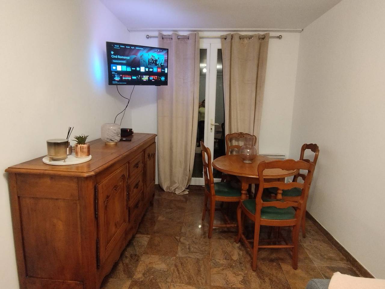 El bonito T2 de la Poste Drancy in Drancy, Sena-Saint Denis