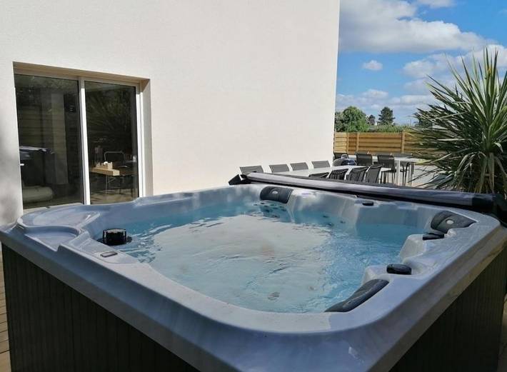 Location de vacances pour 15 personnes, avec piscine et jacuzzi ainsi que sauna et jardin, animaux acceptés à Lantic - 3