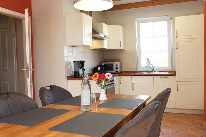 Ferienhaus für 4 Personen, mit Terrasse und Garten in Prerow - 3