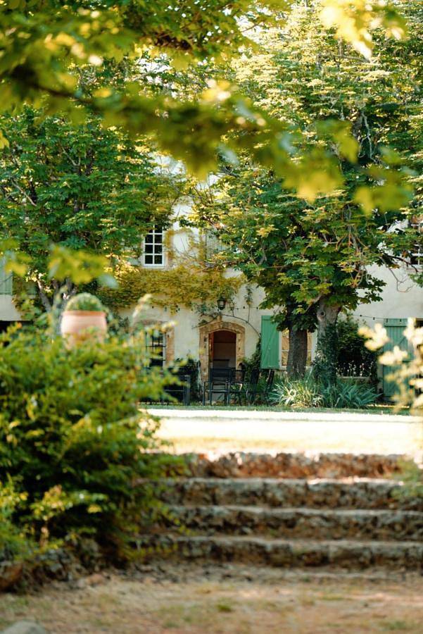 Gîte pour 24 personnes, avec vue ainsi que piscine et jardin à Châteauvert