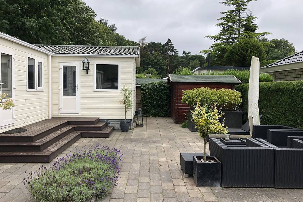 Chalet with garden in The Hague / Wassenaar in a well-kept campsite in Wassenaar, Stadsgewest Haaglanden