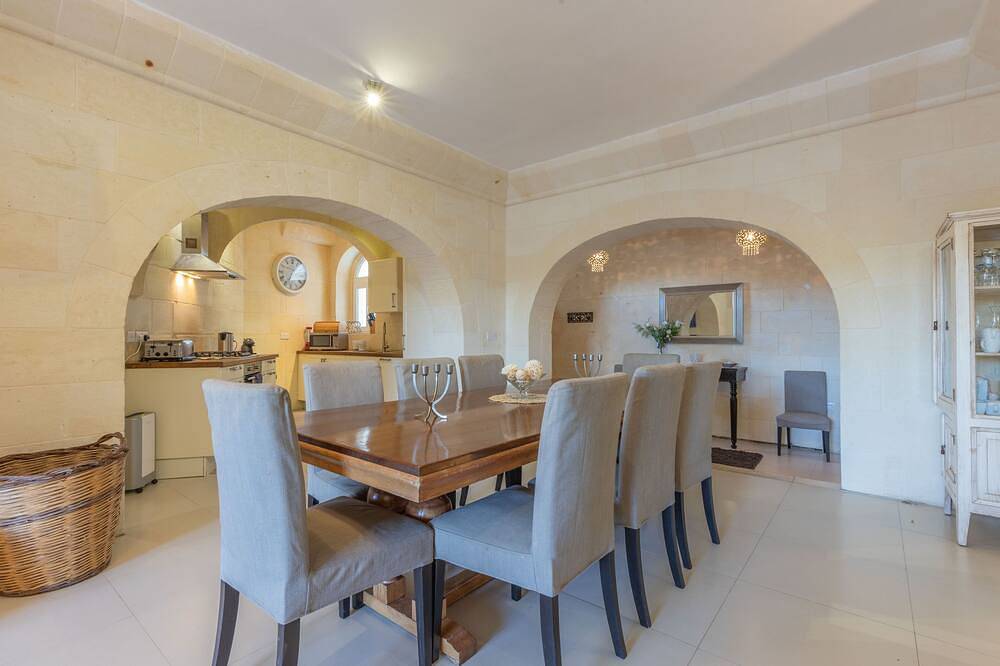 Ferme avec piscines et vues in Qala, Gozo