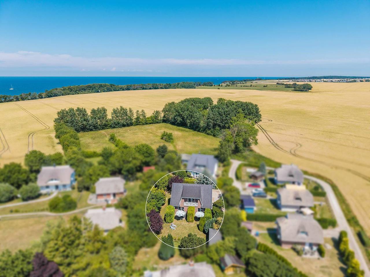 Ganze Wohnung, Charmante Ferienwohnung mit Terrasse, strandnah in Dranske, Rügen