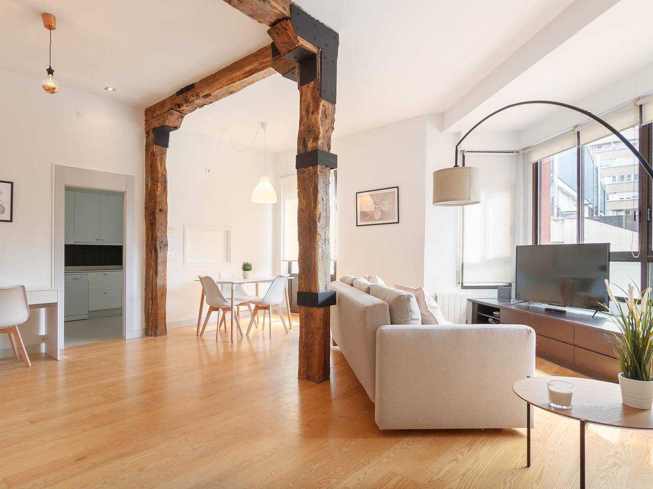 Ganze Ferienwohnung, Very bright in La Casilla in Bilbao, Bizkaia