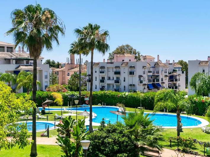 Holiday rental for 2 people, with Terrace and Garden as well as Pool in Puerto Banús