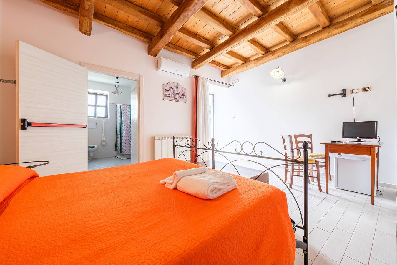 Antico Casale Gioiosa Marea Zimmer 'Gioiosa Guardia' mit Bergblick, Wlan und Klimaanlage in Gioiosa Marea, Messina Provinz