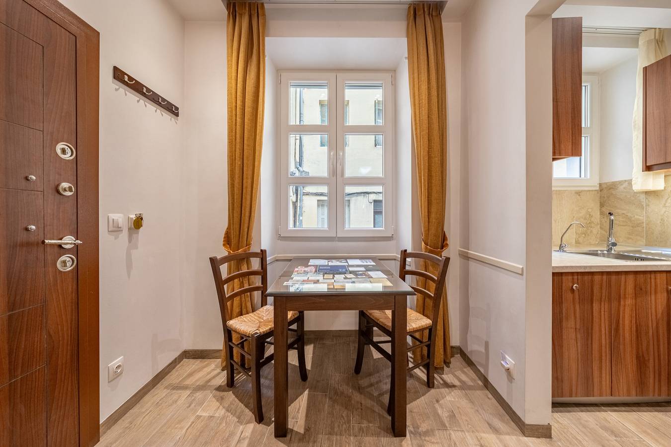 Entire apartment, Apartment 'Adorable Unique' with Wi-Fi and Air Conditioning in Corfu (city), Corfu