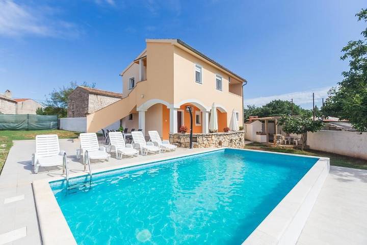 Villa für 8 Personen, mit Garten und Pool - 1