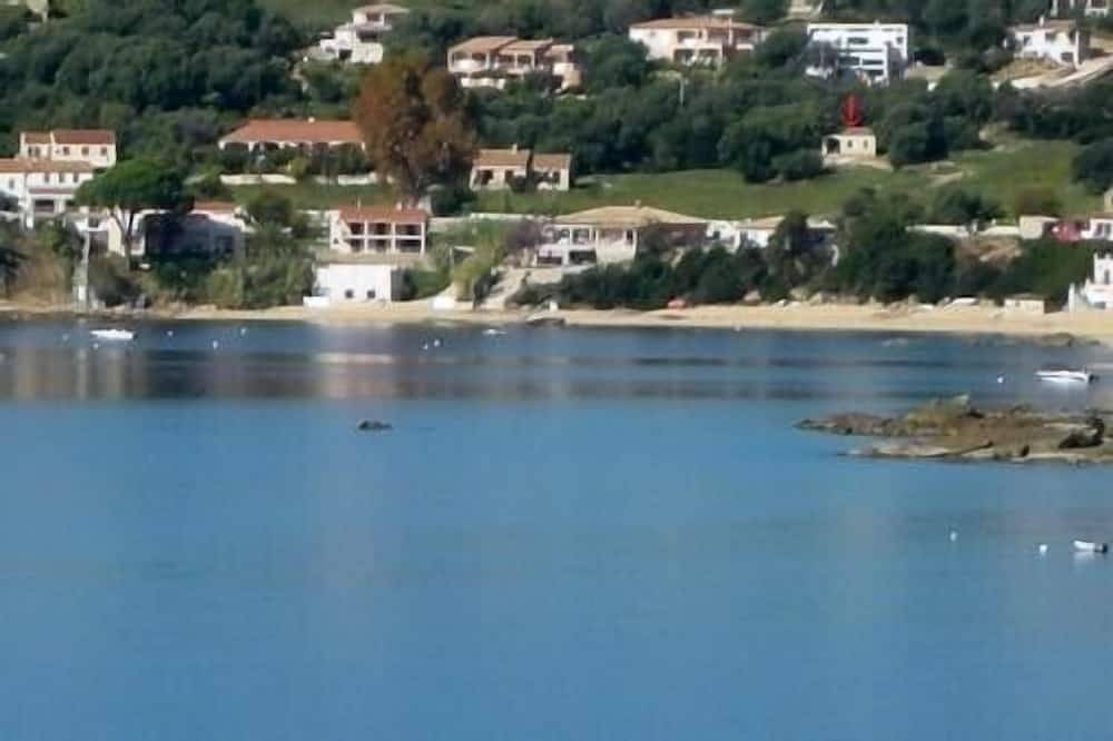 Villa individuelle, vue extra, terrain 8500m2, à 100m plage. in Tiuccia, Casaglione