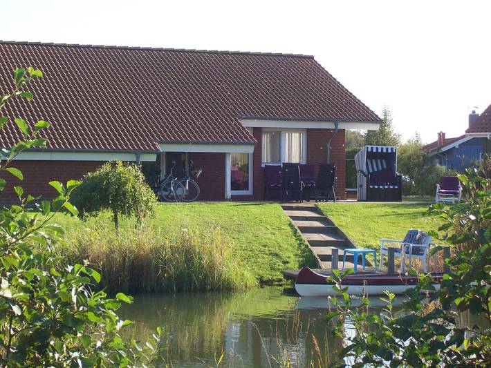 Ferienhaus für 6 Personen, mit Terrasse und Garten sowie Seeblick in Wischhafen