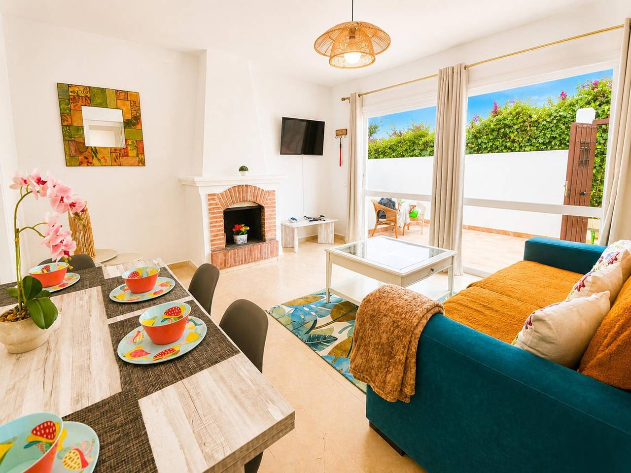 Bungalow moderno a 20m de la playa con aire acondicionado y Wi-Fi in Saladillo Benamara, Estepona