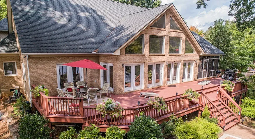 Vacation house for 19 people, with yard - 1