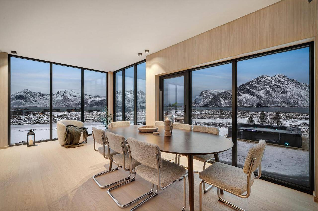 New amazing cabin with spectacular view and jacuzzi in the heart of Lofoten in Vågan