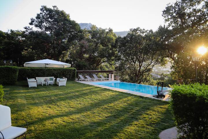 Villa for 10 people, with hot tub and yard in Capri