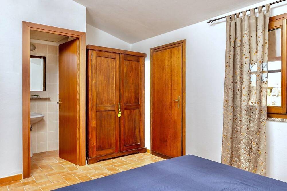 Ganze Wohnung, Nice and welcoming two-room apartment located on the ground floor with air conditioning of approximately 50 m2 composed of a living room with two single beds and a kitchenette with electric hobs, fridge with freezer, pots and pans.A bedroom with double b in Montalto di Castro, Viterbo Provinz