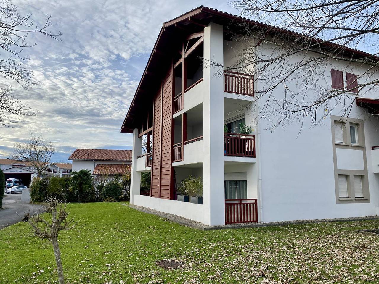 Appartement entier, Spacieux T1 bis à Cambo-les-Bains avec terrasse, animaux admis, parking et Wi-Fi in Cambo-les-Bains, Région de Bayonne