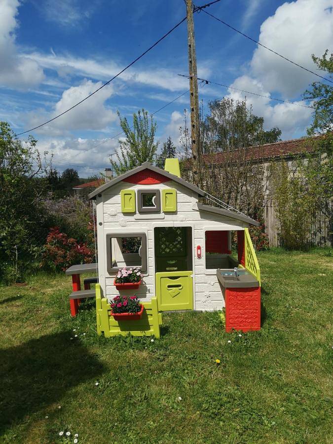 Location de vacances pour 10 personnes, avec vue et jardin à Foussais-Payré - 3