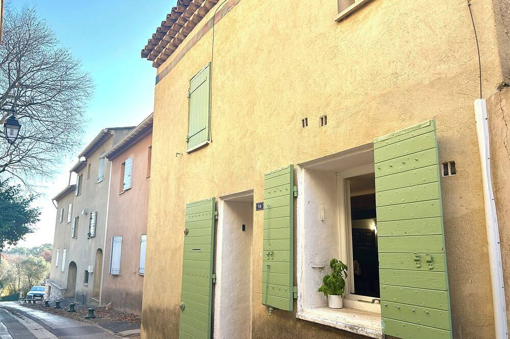 Charming village house near Aix-en-Provence in Éguilles, Aix-en-Provence region