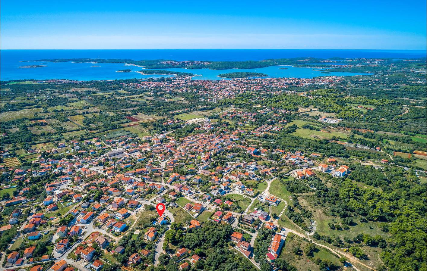 Charmantes Apartment mit Meerblick und Pool in Ližnjan in Pula-Medulin, Ližnjan