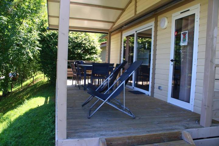 Location de vacances pour 7 personnes, avec piscine et jardin ainsi que vue et terrasse à Le Grand-Serre - 2