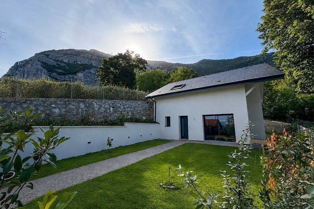House with a garden on the French-Swiss border – 5 minutes from Geneva in Collonges-sous-Salève, Saint-Julien-en-Genevois und Umgebung