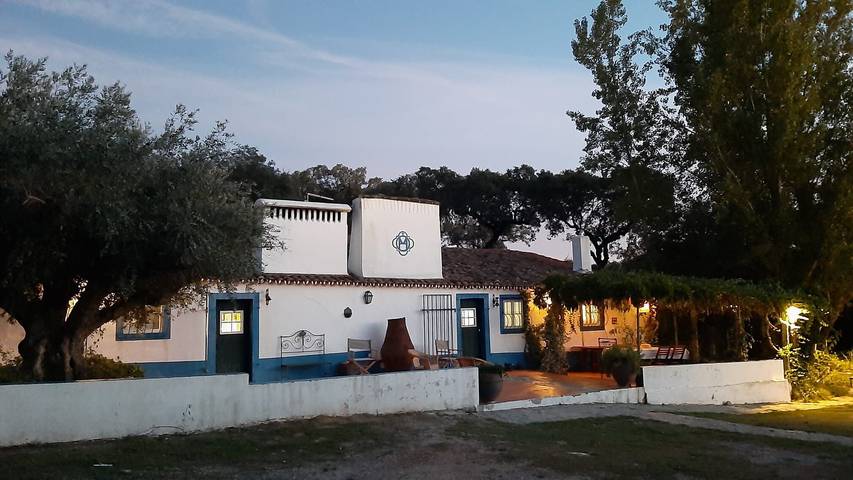 Casa de Campo 'Monte Horta Da Velhinha' com Piscina Privada, Wi-Fi e Ar Condicionado in Redondo, Distrito de Évora