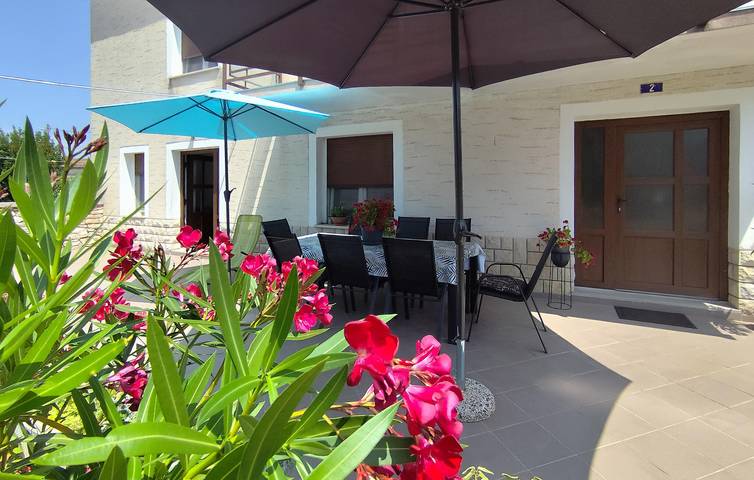 Charmante 2-Zimmer-Wohnung mit Terrasse in Krnica, in der Nähe des Restaurants DA ROCCO in Krnica, Marčana