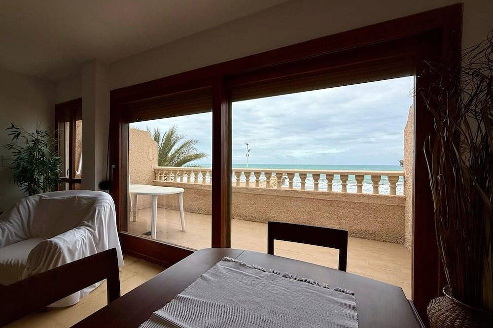 Entire apartment, Apartamento Mistral Beach in Playa Carrer La Mar, el Campello