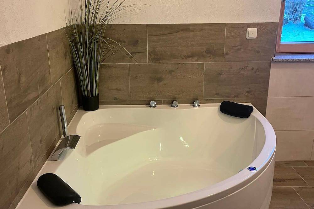 Ganze Wohnung, Schöne Ferienwohnung (76qm) im Eg mit Kaminofen in Kollnburg, Ostbayern