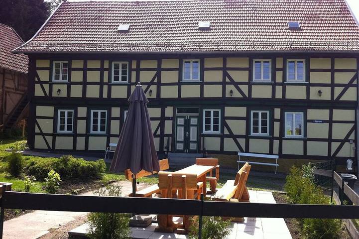 Ferienhaus für 14 Personen, mit Terrasse und Garten in Tanne