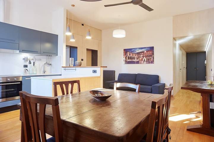 Vacation rental for 6 people, with yard and hot tub in Verona