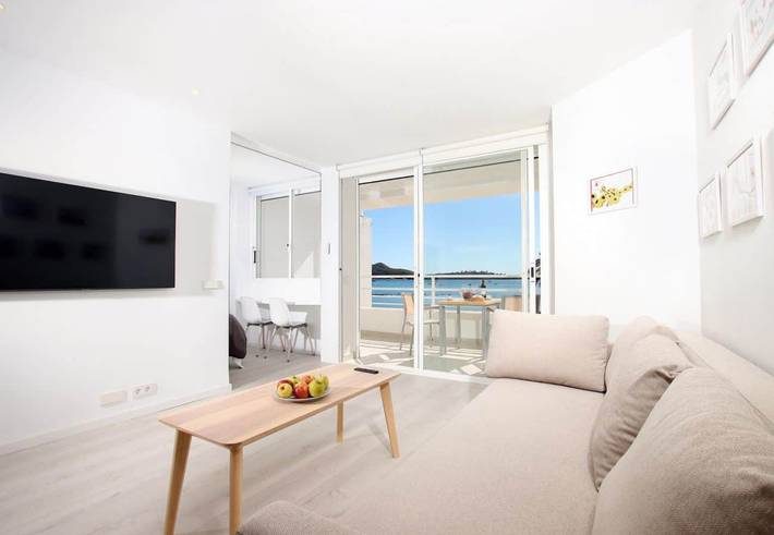 Apartamento inteiro, Apartamento 'Sivella' com vista para o mar, Wi-Fi e ar condicionado in Port de Pollença, Pollença