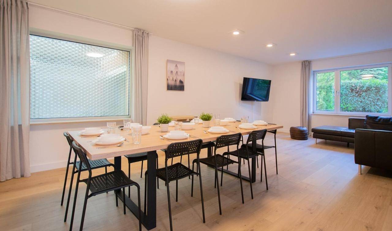 Ganze Wohnung, Tolstov House - Freistehendes 9 Zimmer Haus mit großem Garten in Pulheim, Rhein-Erft-Kreis