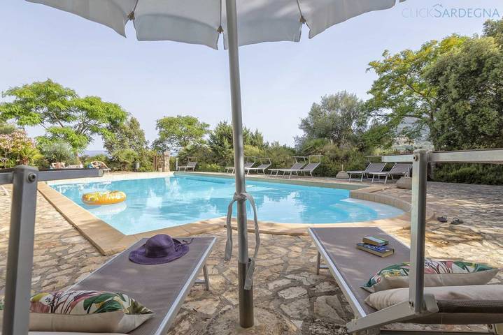 Bungalow per 2 persone, con piscina e giardino in Sardegna