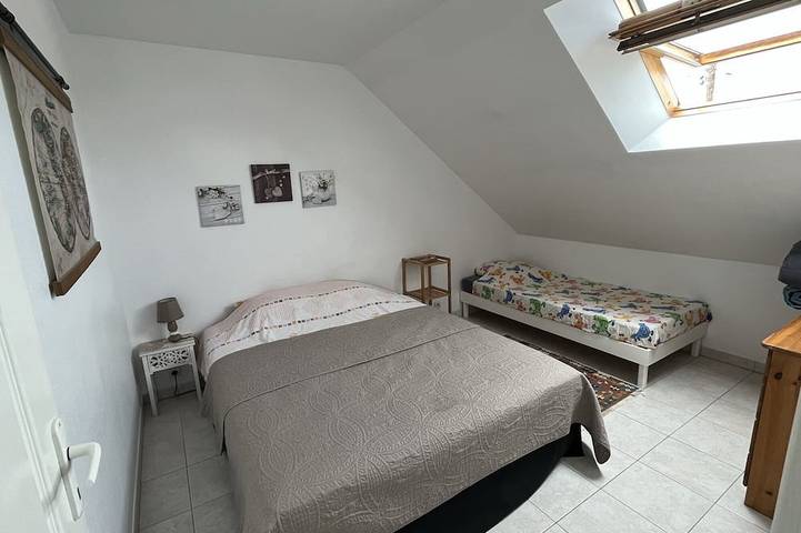 Ganze Wohnung, L'Arbre de Vy, T2 42m2 detached, sleeps 5, garage, near train station in Le Mans, Sarthe