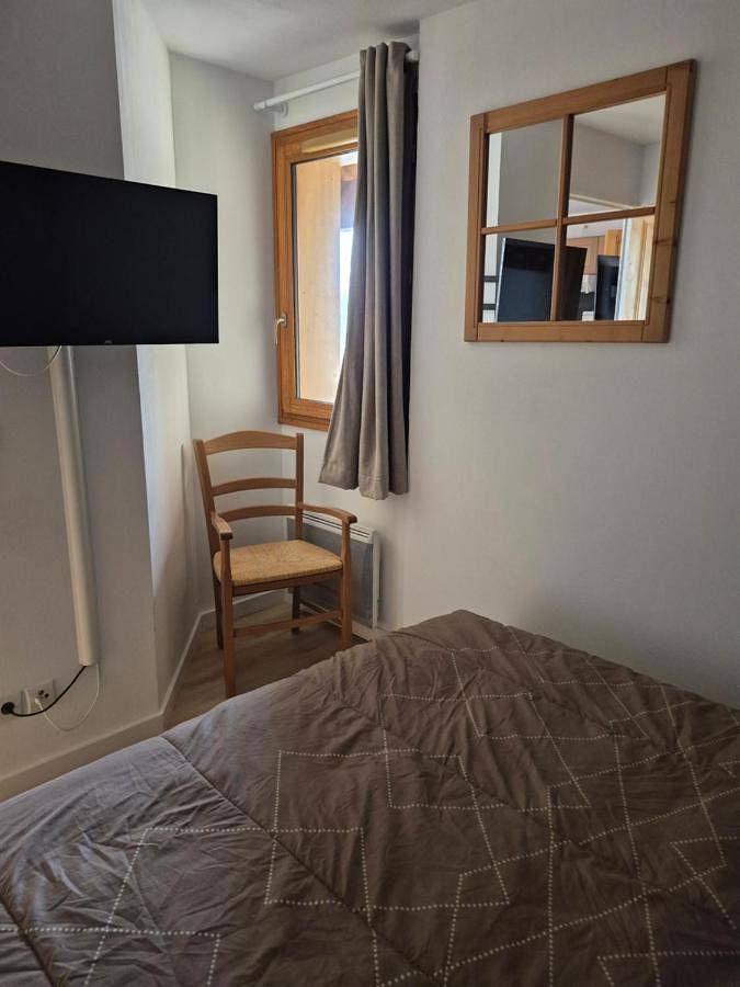 Gîte pour 4 personnes, avec vue ainsi que piscine et balcon, animaux acceptés dans Office De Tourisme D Orcieres - 4