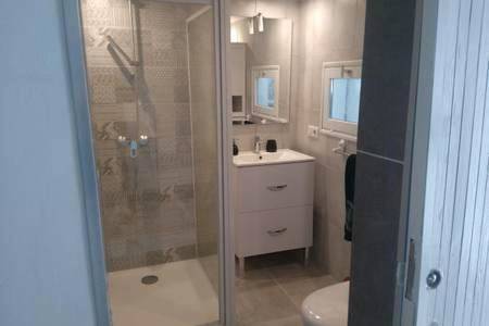 Location de vacances pour 4 personnes, avec jardin ainsi que vue et piscine à Toulon - 2