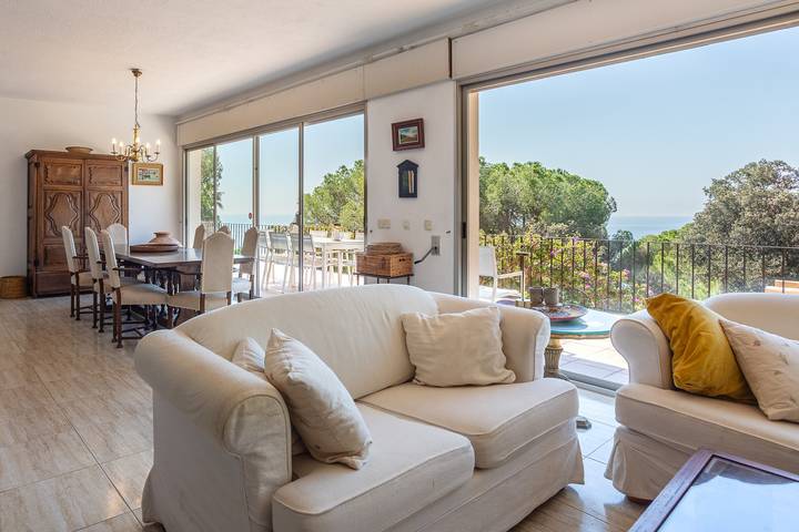 Villa „Vista Bonita“ mit 5 Schlafzimmern, Meerblick, privatem Pool und WLAN in Lloret de Mar, Costa Brava