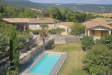 Gîte pour 10 personnes, avec jardin à Marsanne