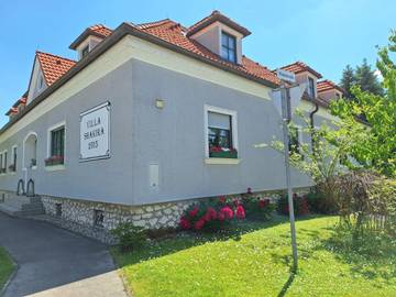 Location de vacances pour 10 personnes, avec jardin dans Korneubourg