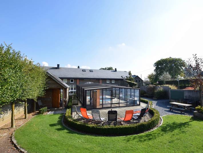 Vakantiehuis voor 31 personen, with Terras and Zwembad as well as Sauna in Vielsalm
