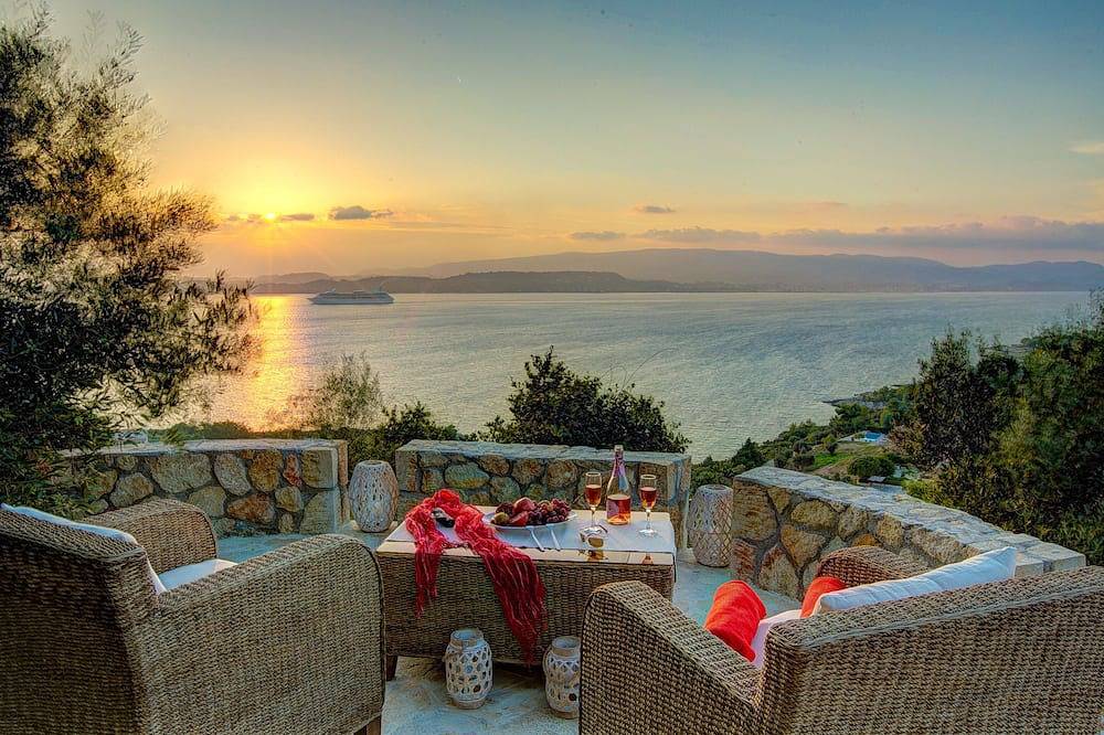 **New For 2016** Exclusive and private villa with pool in Lassi, Argostoli