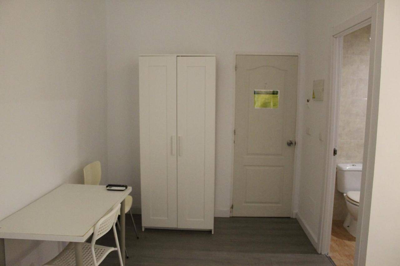 Single Room with Private Bathroom in Can Pastilla, Palma