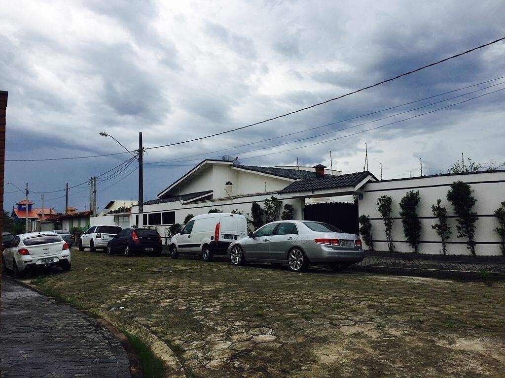 Luxuriöses Strandhaus, Klimaanlage, Pool für Erwachsene mit Wasser und Kindern, Wasserfall, Grill in Itanhaém, Baixada Santista