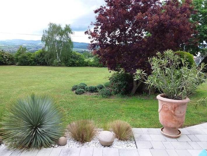 Chambre d’hôte pour 2 personnes, avec jardin et sauna ainsi que vue et piscine dans la Loire - 4