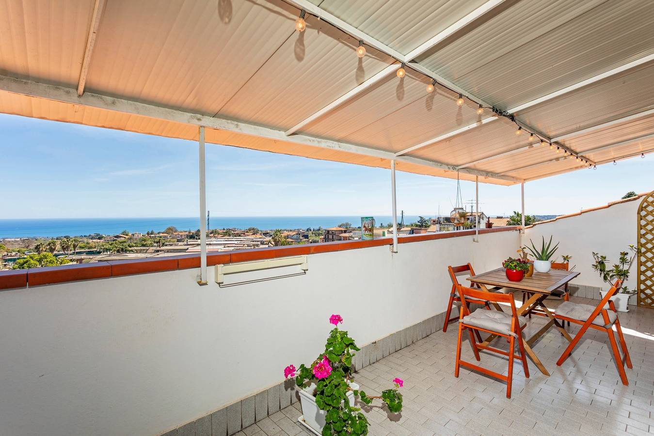 Appartamento intero, Appartamento 'Etna Home' con vista mare, Wi-Fi e aria condizionata in Santa Venerina, Etna