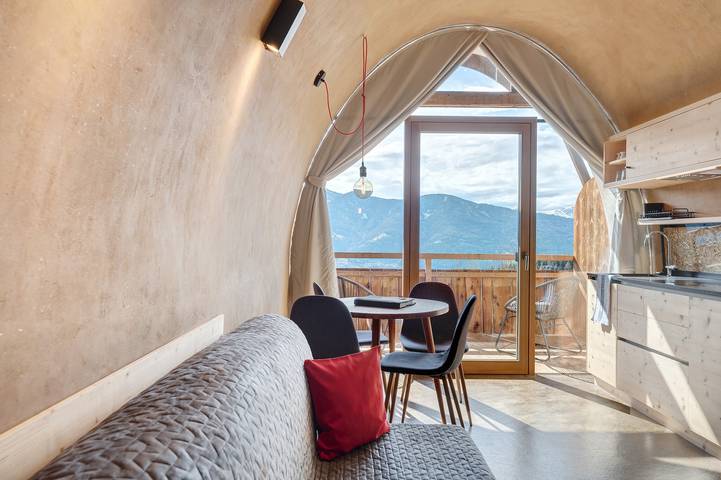 Hel studio-lejlighed, Studio 'Dietrichhof Pavilion Fire' with Mountain View, Shared Terrace and Wi-Fi in Feldthurns, Dolomiti Superski